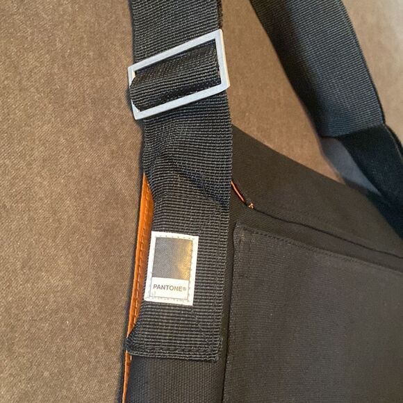 Pantone Universe Unisex Shoulder Crossbody Messenger Bag CaviarJetPeppercorn NWT - Picture 12 of 12